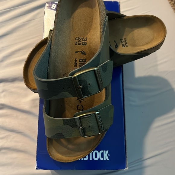 Women’s Birkenstock sandles new. Never worn - Picture 6 of 6